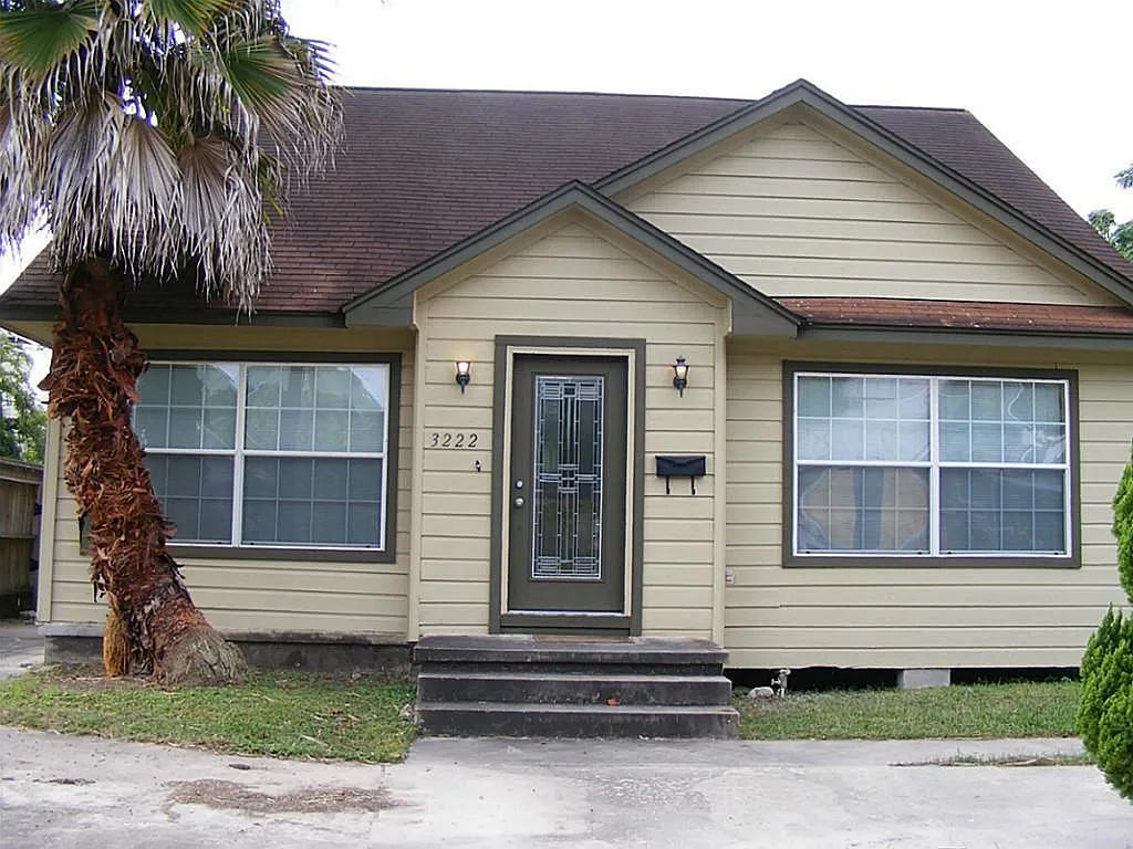 4 bed, 2.0 bath, 2266 sqft, $2,500 — Photo 2