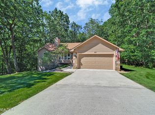 207 Overlook Ln, Crossville, TN 38558