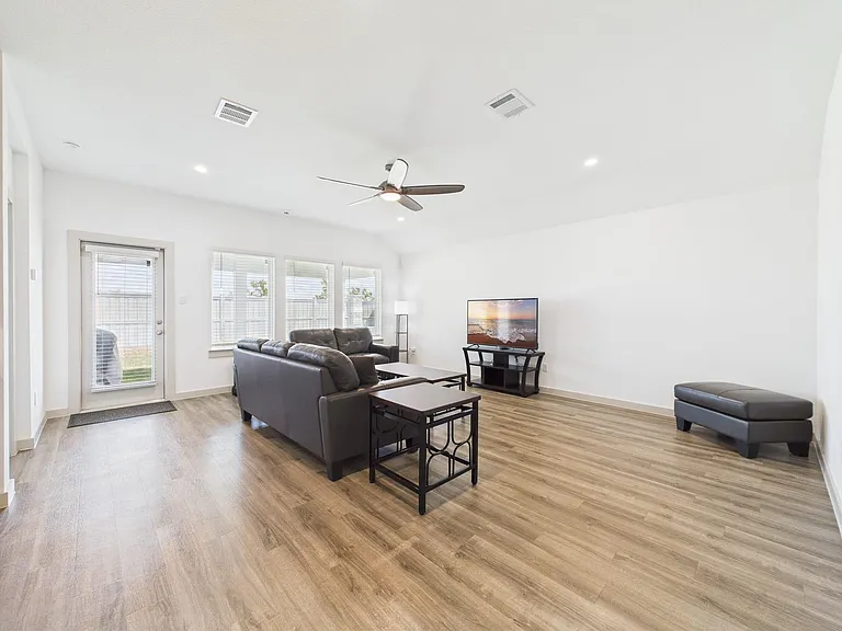 1127 Curly Angora Ct — Photo 4