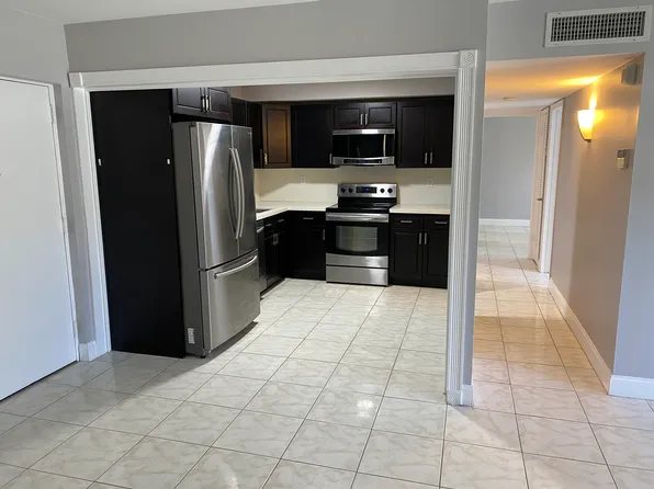 704 SE 2nd Ave, Deerfield Beach, FL