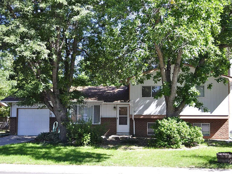 920 Ponderosa Dr — Photo 1