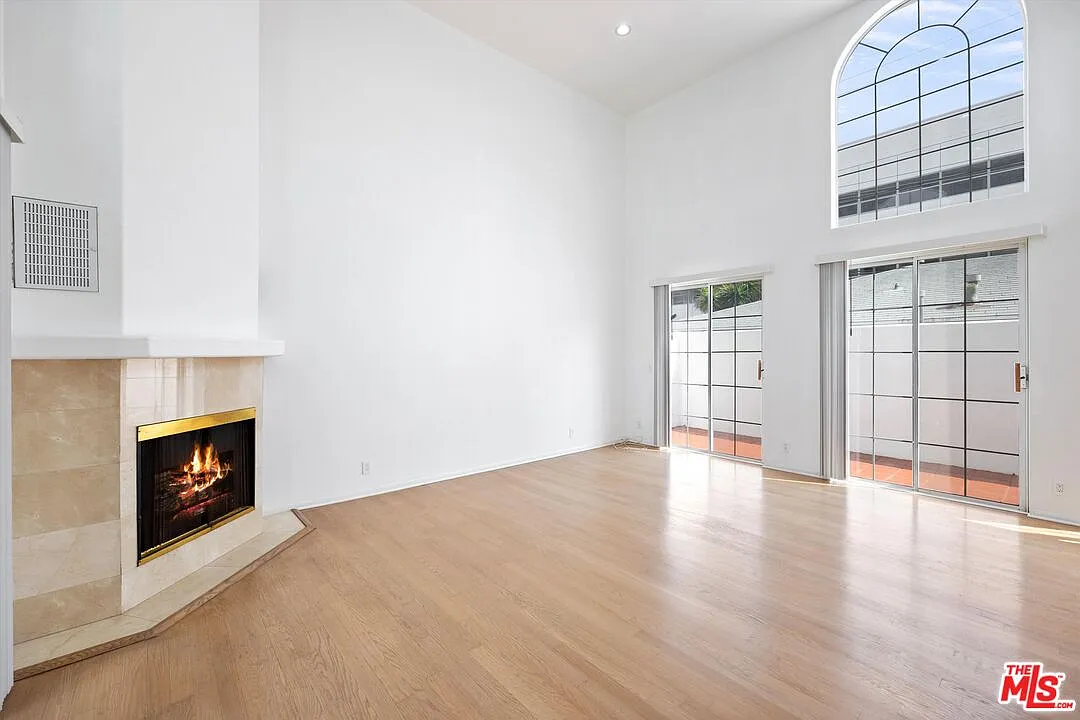 2 bed, 2.5 bath, 1848 sqft, $5,995 — Photo 4