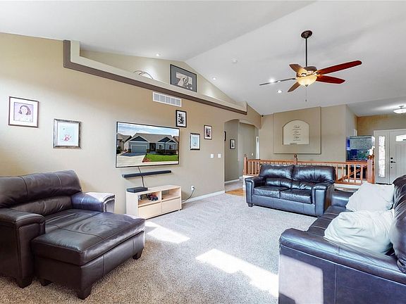 4th image of 9040 Shenandoah Ave