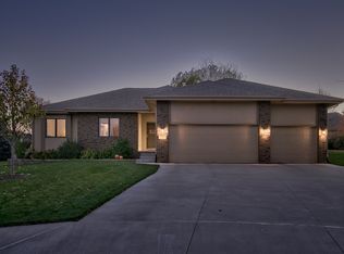 17620 Ventana Cir, Omaha, NE 68136
