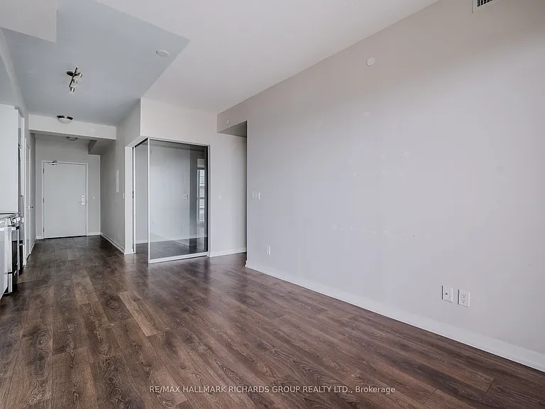 49 E Liberty St #1108 — Photo 6