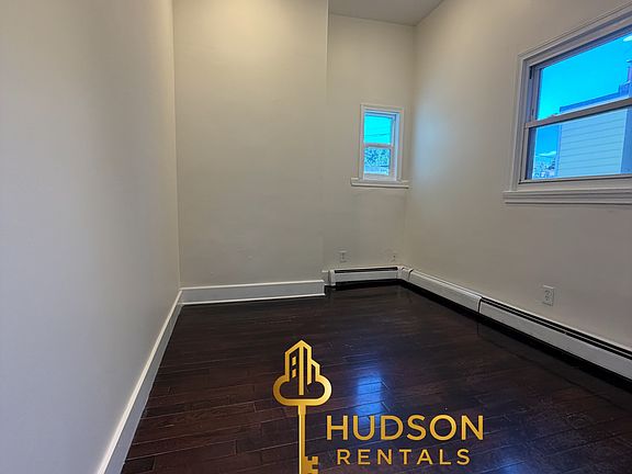5th image of 42.5 Jewett Ave #3