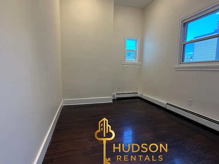 42 Jewett Ave #1 — Photo 4