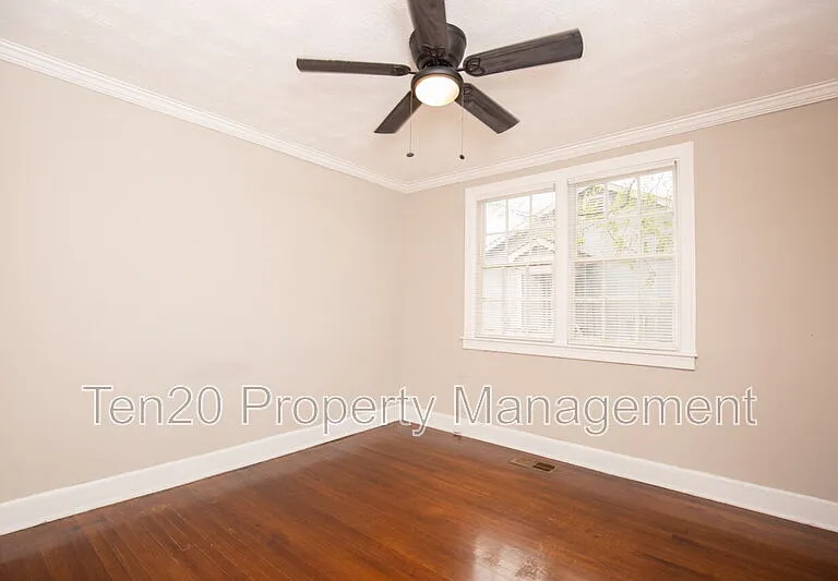 3909 Crestview Dr — Photo 8
