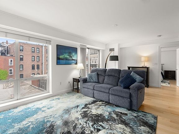 5th image of 44 Prince St APT 402