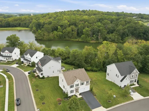 17992 Ridgewood Pl, Round Hill, VA 20141
