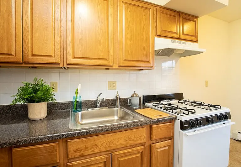 Cambridge Manor — Photo 1