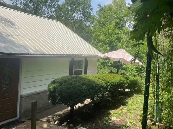 8766 Williams Ln, Lexington, KY 40515