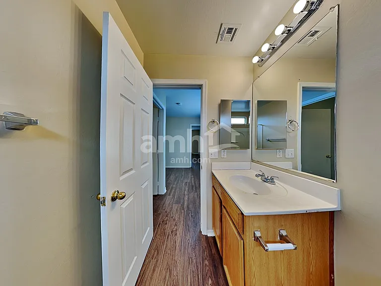 4105 W Irwin Ave — Photo 15
