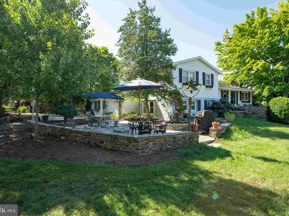 2699 Mauzy Rd, Berkeley Springs, WV 25411