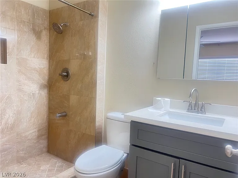 4194 Greenpoint St — Photo 11