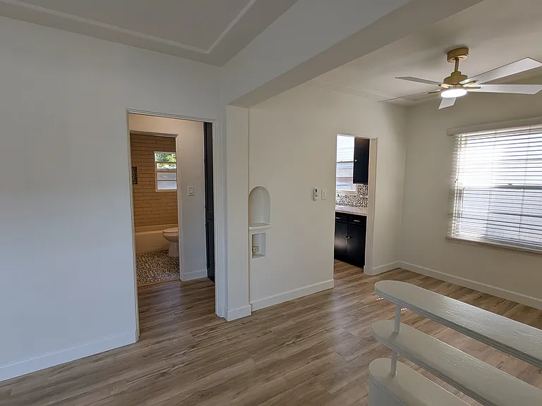 2216 E St — Photo 13