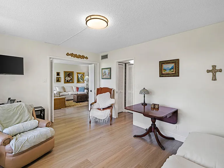 3621 Oaks Clubhouse Dr #104 — Photo 18