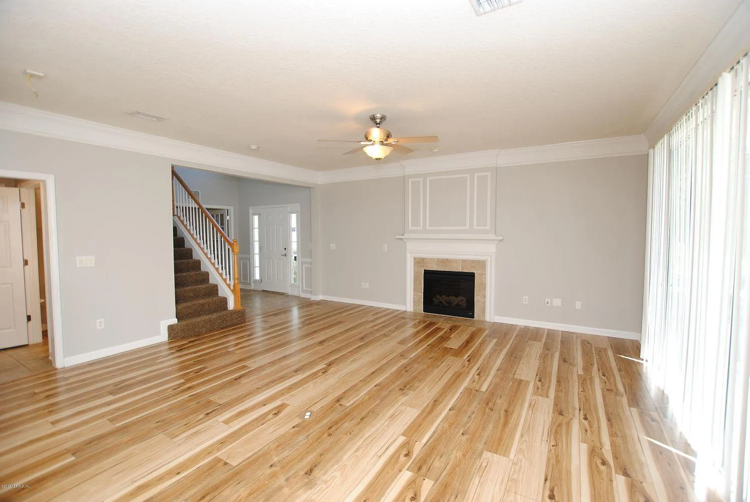 3 bed, 2110 sqft, $2,200 — Photo 3