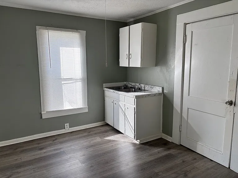 213 Haywood St — Photo 6