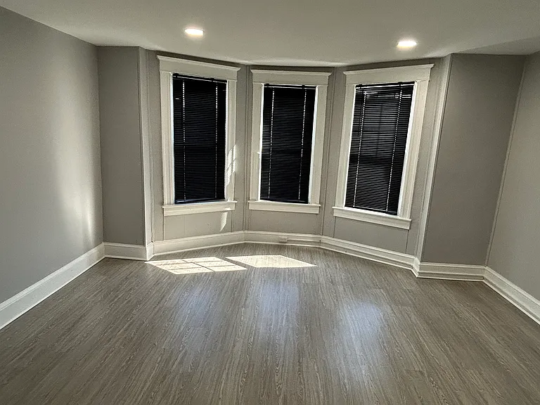 516 Woodbourne Ave — Photo 12