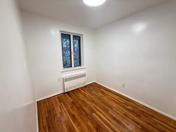 592 East 81st Street image 10 of 24