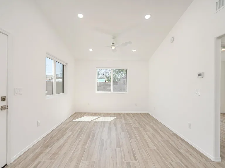1120 E Waverly St #2 — Photo 10