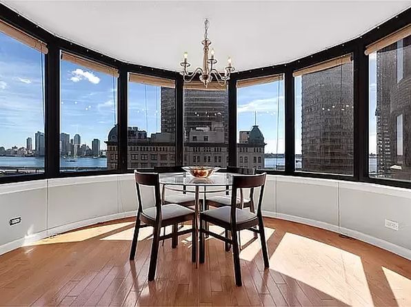 330 E 38th St APT 10M
