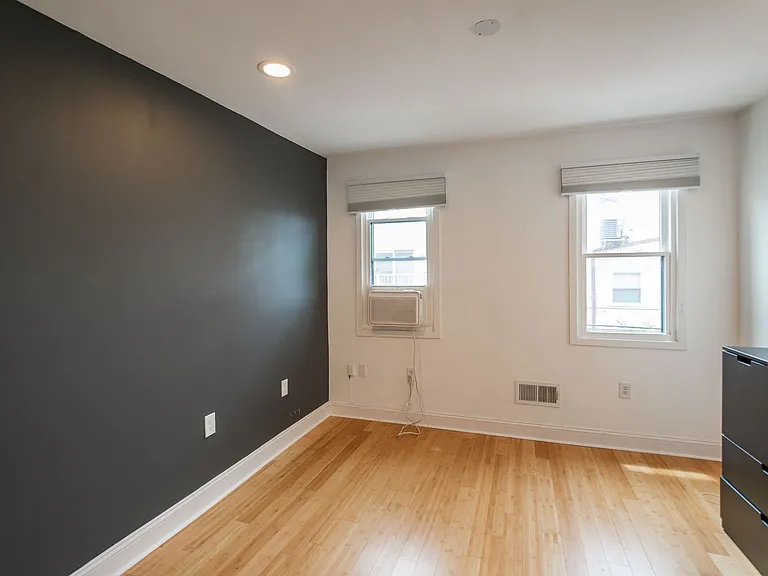 2107 Clymer St — Photo 11