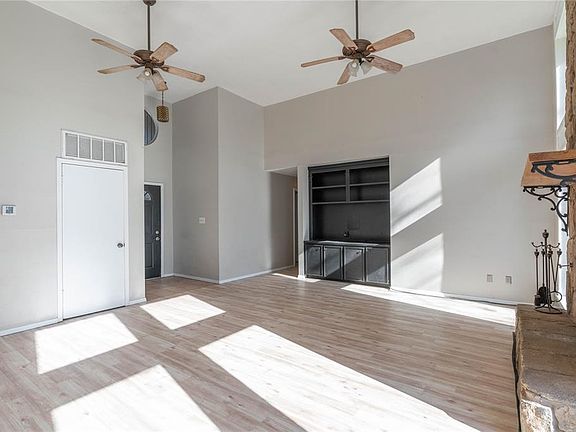 5th image of 1808 Oakhollow Dr