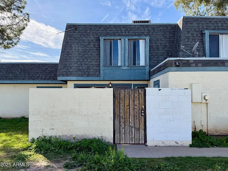 8135 N 32nd Dr — Photo 1