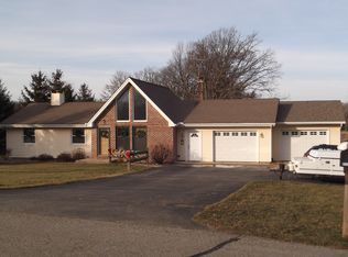 W5552 Briarwood Rd, Elkhorn, WI 53121