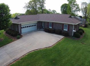 3906 Arrowhead Dr NE, Hickory, NC 28601