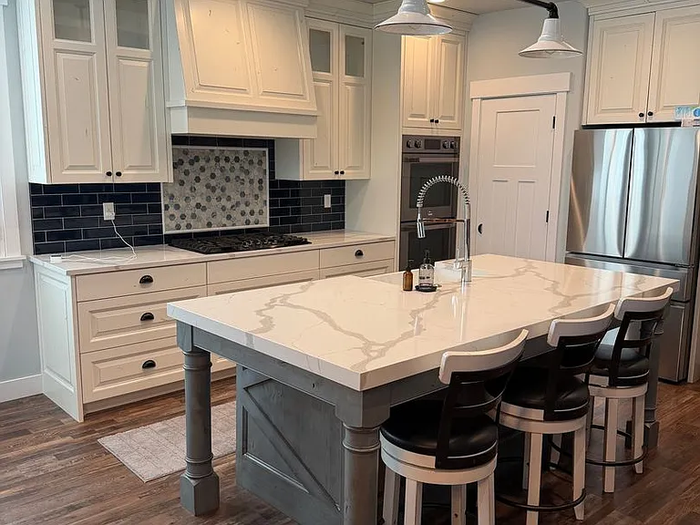 607 E Old Post Office Rd — Photo 3