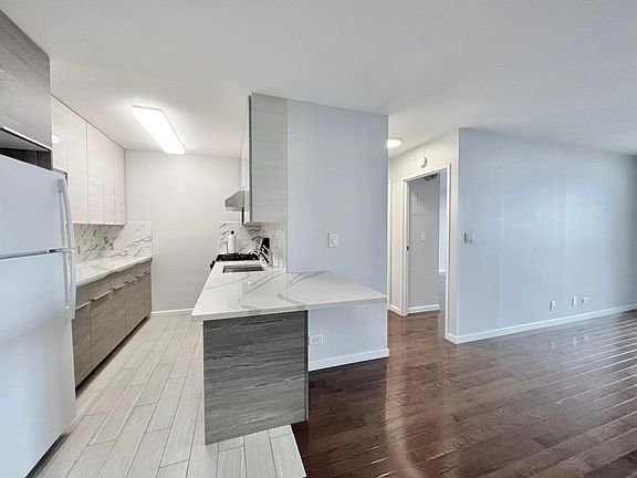 3rd image of 2 Bay Club Dr APT 16O