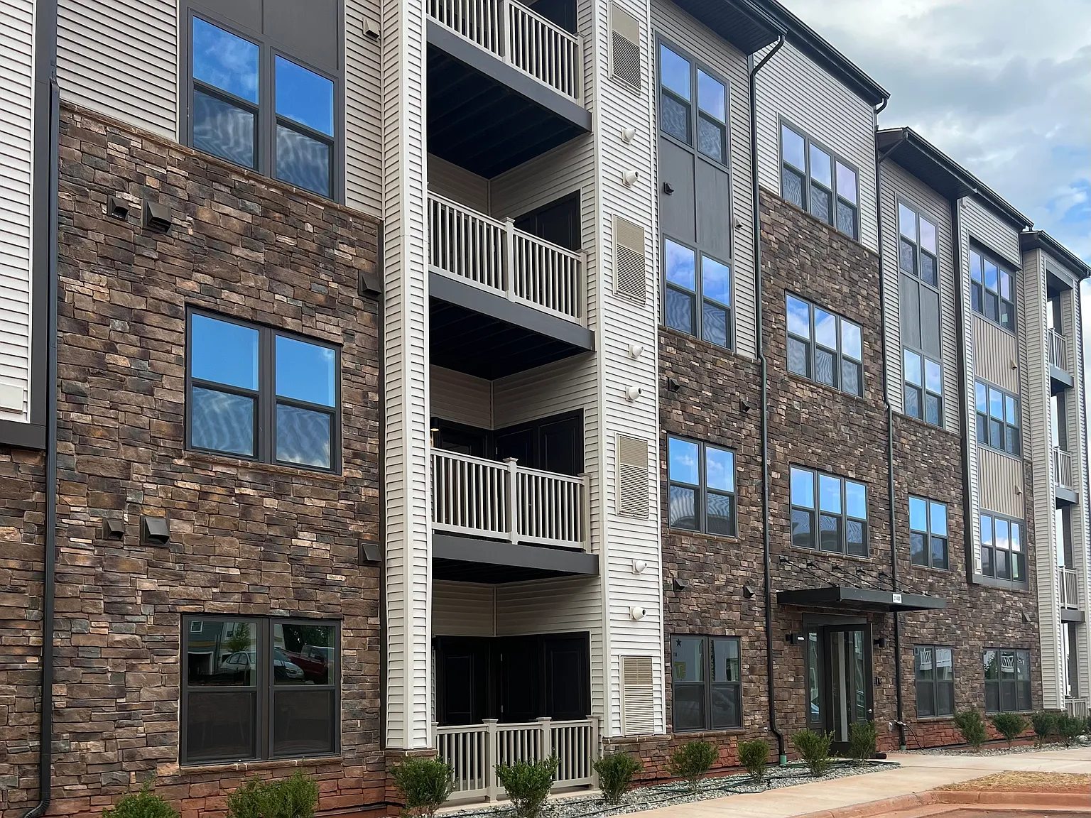 2 bed, 1162 sqft, $2,900 — Photo 3