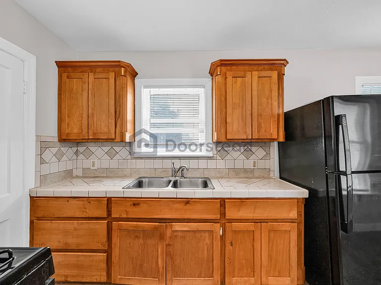 2121 Alabama St — Photo 7