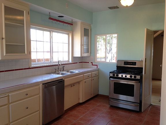 4th image of 584 San Antonio Ave