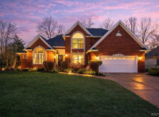 102 Covent Garden Ln, Amherst, NY 14221