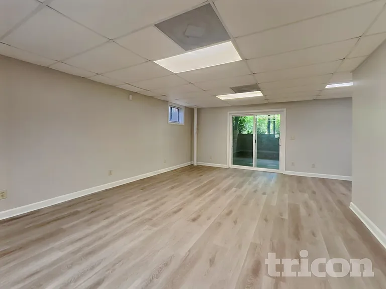 409 Wind Haven Ln — Photo 2