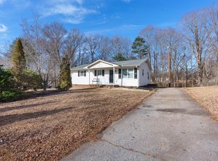 129 Padgett Ct, Wellford, SC 29385