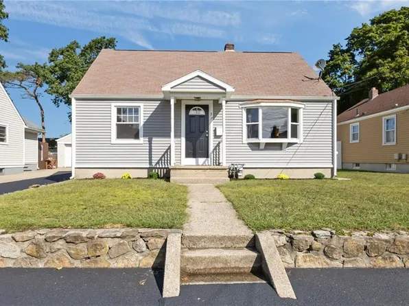 37 Vera St, Warwick, RI 02886