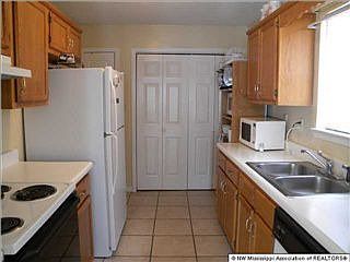 4th image of 7067 Foxhall Dr