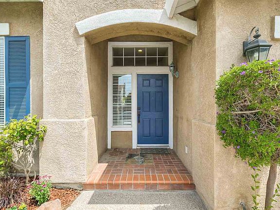 3rd image of 25562 Crestfield Dr