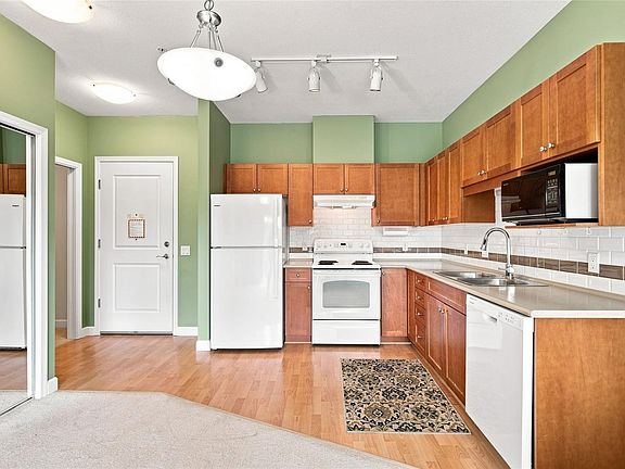 2nd image of 650 Berwick Rd N #421