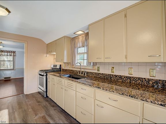 4th image of 11002 Edgepark Dr