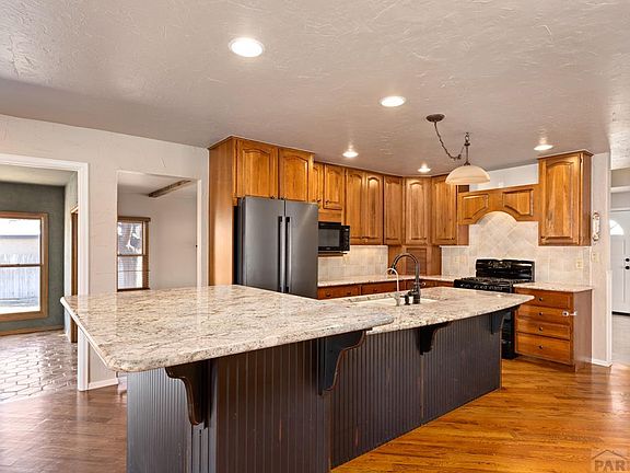 2nd image of 4810 Jasmine Ct