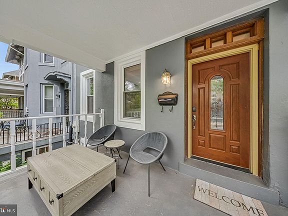 3rd image of 723 Quebec Pl NW