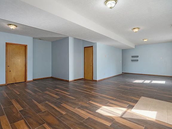 4th image of 2042 E Charles St