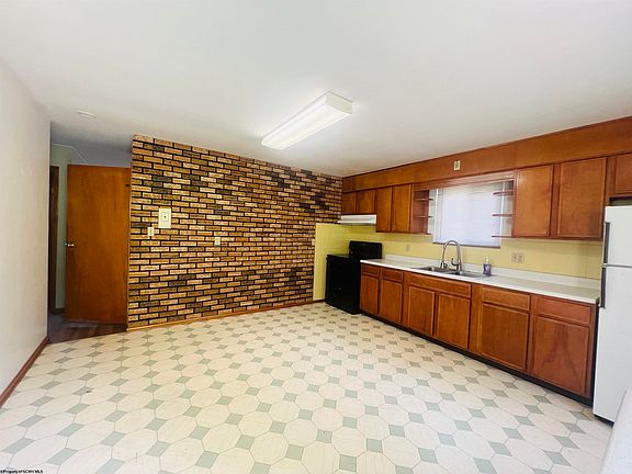 2nd image of 1024 Brookside Dr