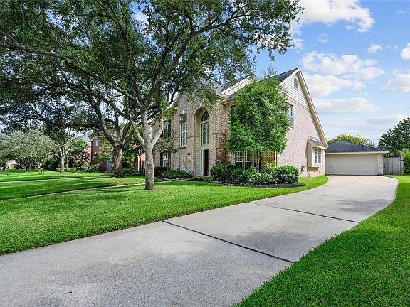 4th image of 19323 Indian Hawthorn Dr